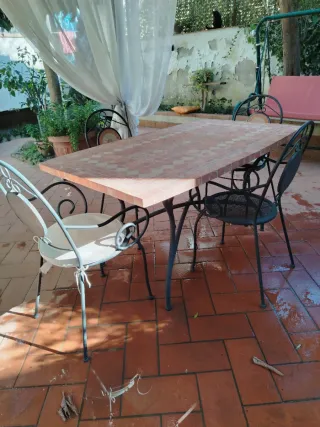 Tavolo da giardino con sedie