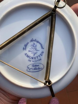 Piatto decorativo in porcellana vintage elegante