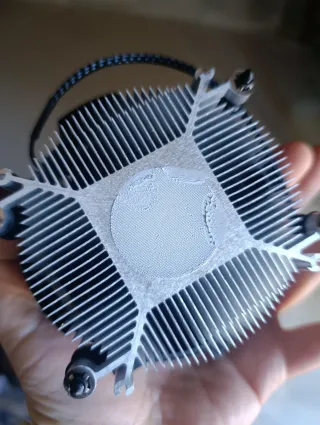 Disipador AMD Ryzen 5 5600 sin usar