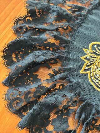 Delantal Belleza Alicantina Negro Dorado