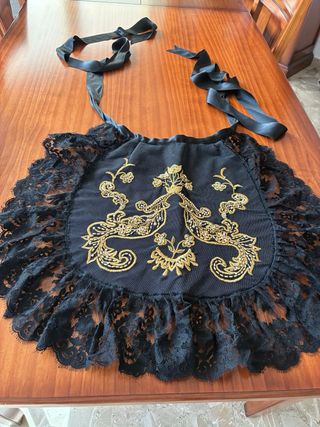 Delantal Belleza Alicantina Negro Dorado