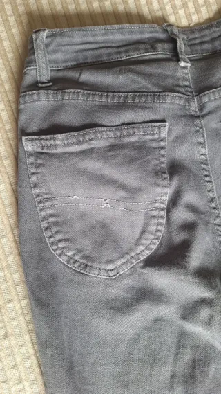 Pantalón gris marca Brownie