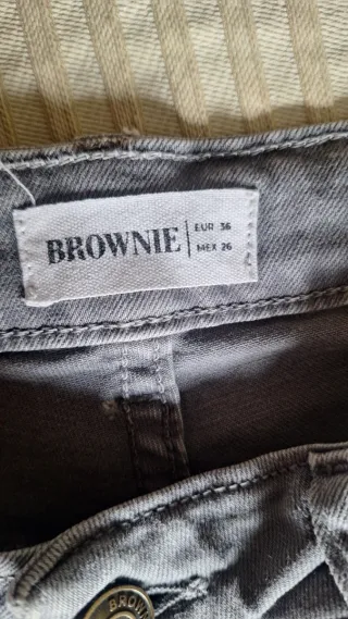 Pantalón gris marca Brownie