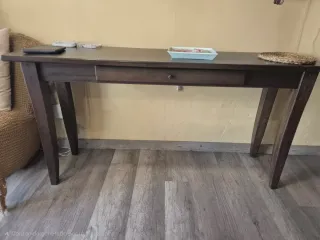 Mesa consola de madera oscura