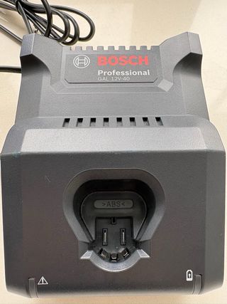 Taladro Percutor Bosch GSB 12V-35 mas cargador mas