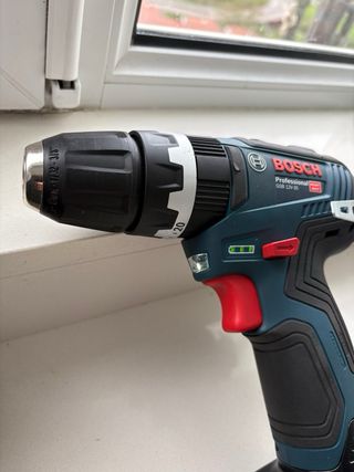 Taladro Percutor Bosch GSB 12V-35 mas cargador mas