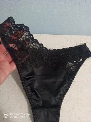 Braguita negra de encaje con lazo