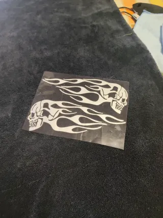 pareja de pegatina calavera fuego plateada