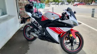 Yamaha YZF R125 Roja y Blanca