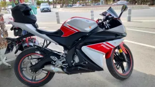 Yamaha YZF R125 Roja y Blanca