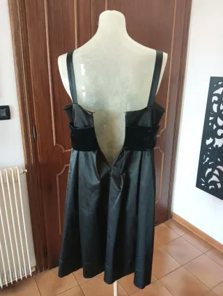 Abito D.Exterior nero con cintura velluto