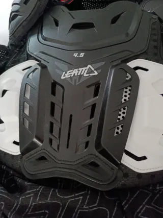 Peto Leatt 4.5 Negro/Blanco Nuevo