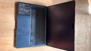 MacBook Air M2 Gris.