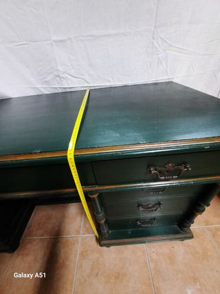 Escritorio y mesita de noche madera
