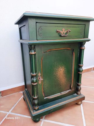 Escritorio y mesita de noche madera