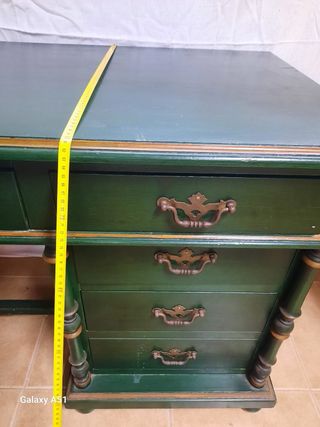 Escritorio y mesita de noche madera