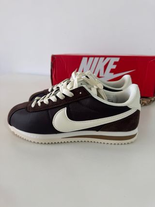 Zapatillas Nike Cortez Marrones y Blancas