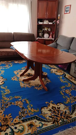 Mesa de comedor de madera