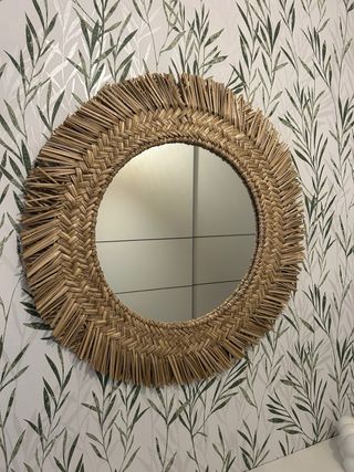 Estantería con soporte y silla