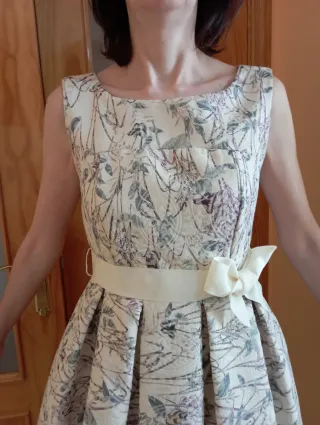 Vestido de fiesta beige y multicolor. Talla 40