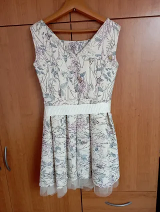 Vestido de fiesta beige y multicolor. Talla 40