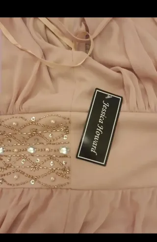 Vestido rosa palo de gasa con pedrería