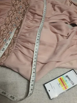 Vestido rosa palo de gasa con pedrería