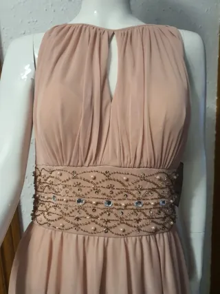 Vestido rosa palo de gasa con pedrería