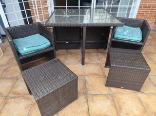 Conjunto mesa y sillas exterior ratán