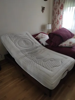 2 Camas Articuladas 90 cm madera, colchones, mando