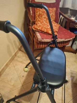 Andador con asiento y ruedas