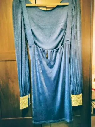 Vestido fiesta azul pedrería gran escote espalda