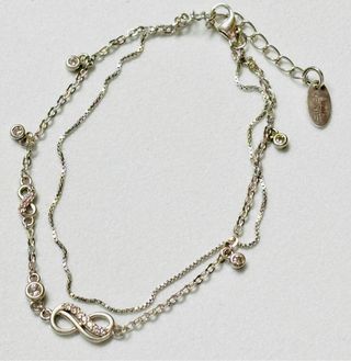 Pulsera con charms de infinitos y plata de ley 925