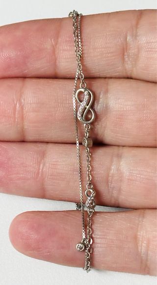 Pulsera con charms de infinitos y plata de ley 925