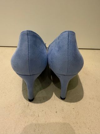 Zapatos de tacón ZARA Trafaluc en color azul cielo