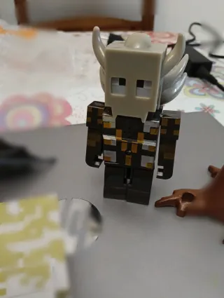 Muñecos Minecraft y Roblox