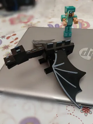 Muñecos Minecraft y Roblox