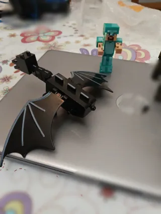 Muñecos Minecraft y Roblox