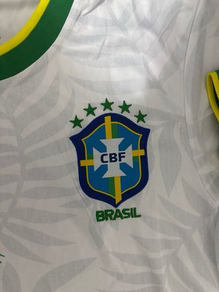 Camiseta Nike Brasil Edición Limitada Pájaros Tall