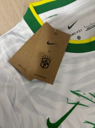 Camiseta Nike Brasil Edición Limitada Pájaros Tall