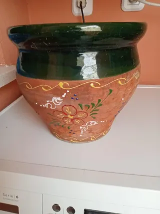 Maceta de terracota decorada