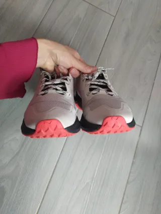 Zapatillas Puma T40 PARA CORRER y SENDERISMO.