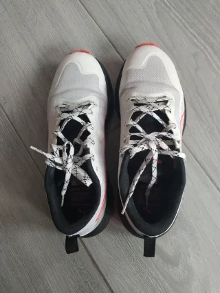 Zapatillas Puma T40 PARA CORRER y SENDERISMO.