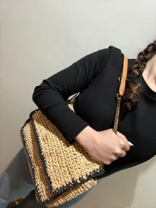Bolso de rafia y piel verano