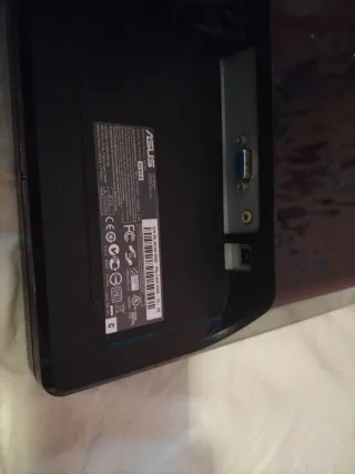 Pantalla Asus con cámara integrada