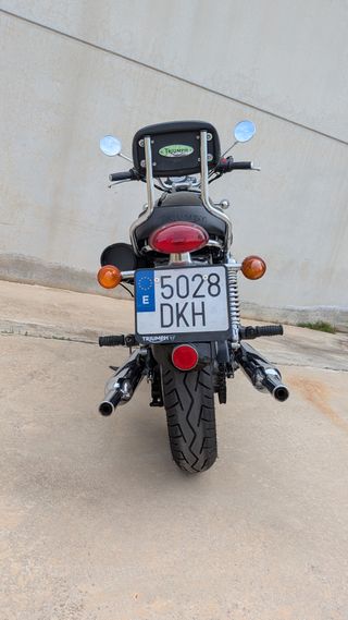 TRIUMPH BONNEVILLE 800 BLACK 2005