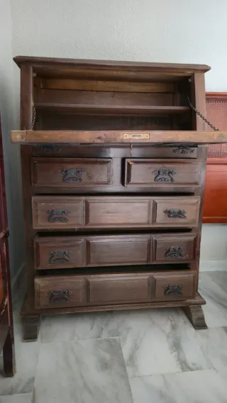Escritorio antiguo de madera