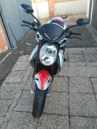 MV Agusta Brutale 1090RR Roja y Plata