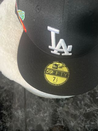 Gorra New Era LA Negra con Flores