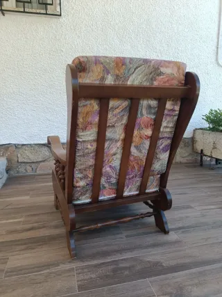 Sillón clásico madera tapizado floral